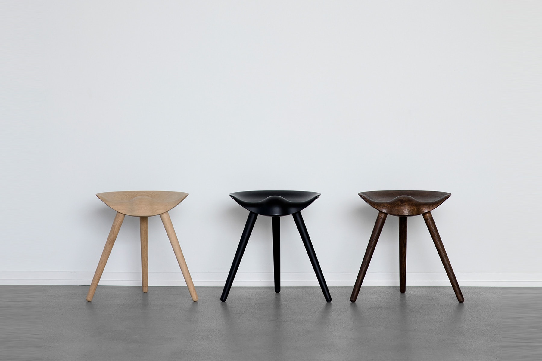 Tabouret 'ML42' H52cm<br />Marque: Audo. 3 finitions au choix