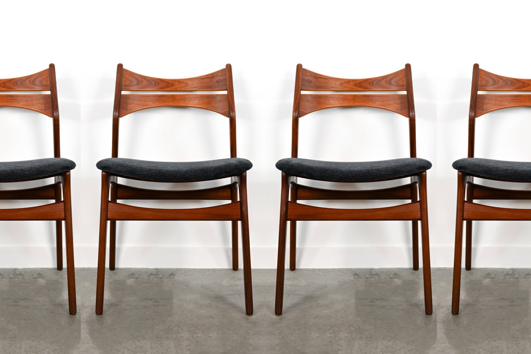 6 Chaises de Table en Teck </br>Designer: 'Erik Buch'