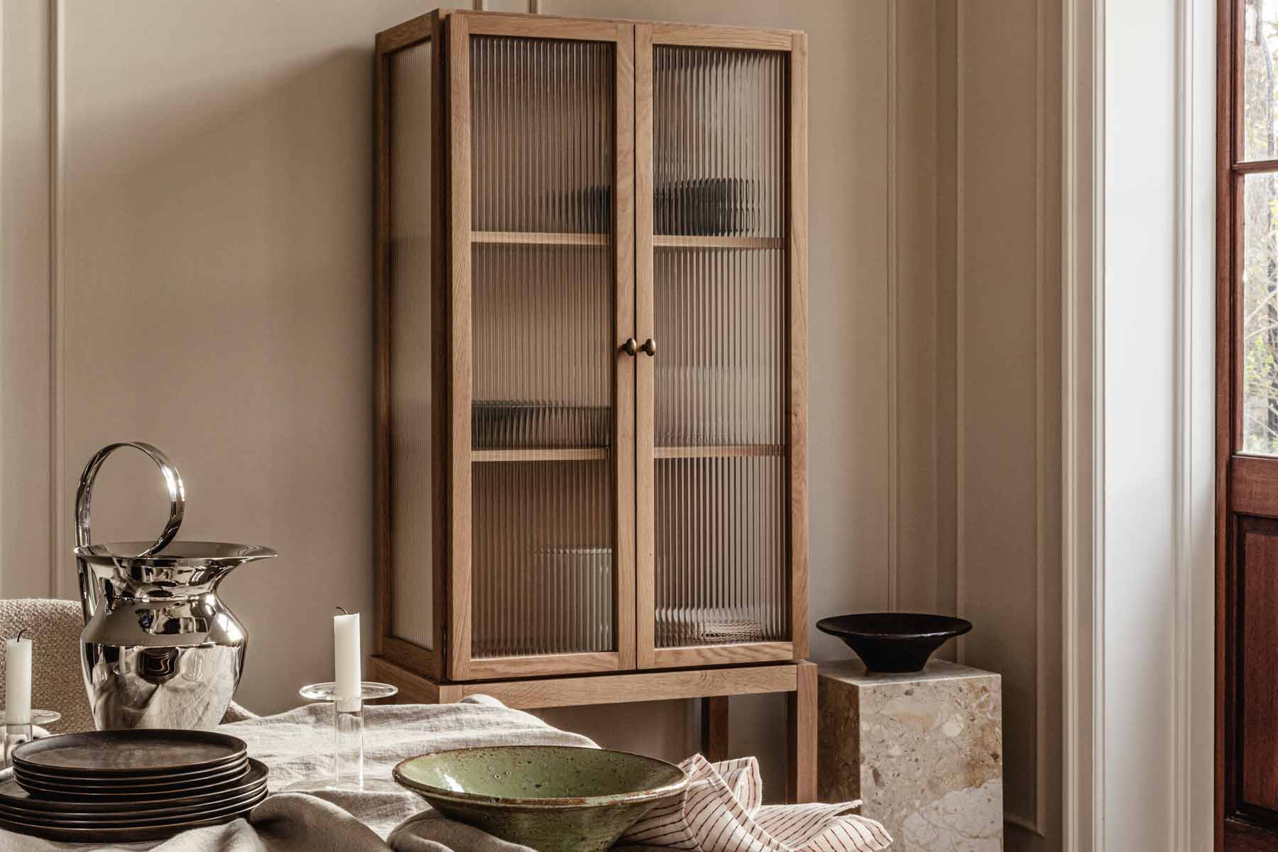 Vitrine 'Curiosity' en Chêne</br>Marque: 'Audo Copenhagen'. 2 tailles – Image 4