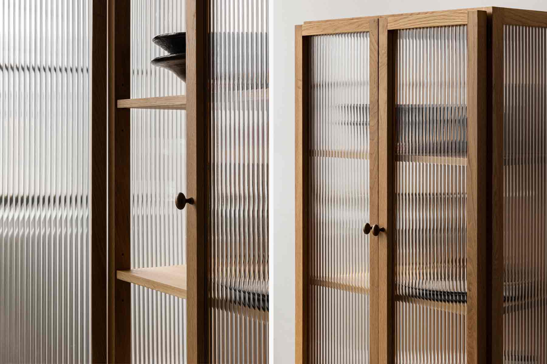 Vitrine 'Curiosity' en Chêne</br>Marque: 'Audo Copenhagen'. 2 tailles – Image 7