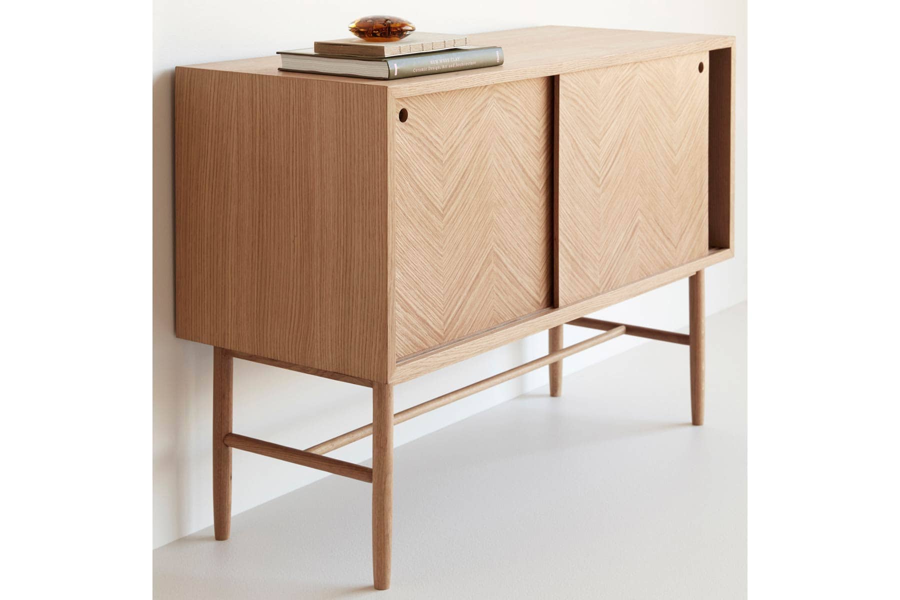 Meuble de Rangement en Chêne </br>Marque: Hübsch – Image 3