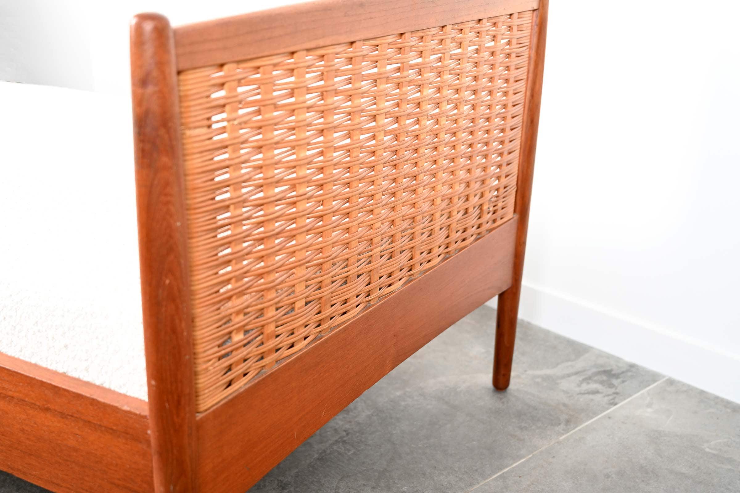 2 Lits en Teck / Daybed re-tapissé – Image 4