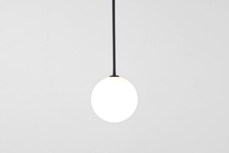 Suspension Acier & Opaline </br> Modèle 'Ball' 2 Finitions – Image 3