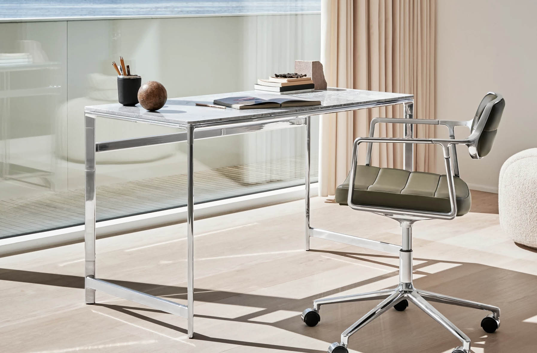 Bureau 'Studio' </br>Marque: Vipp. 2 finitions